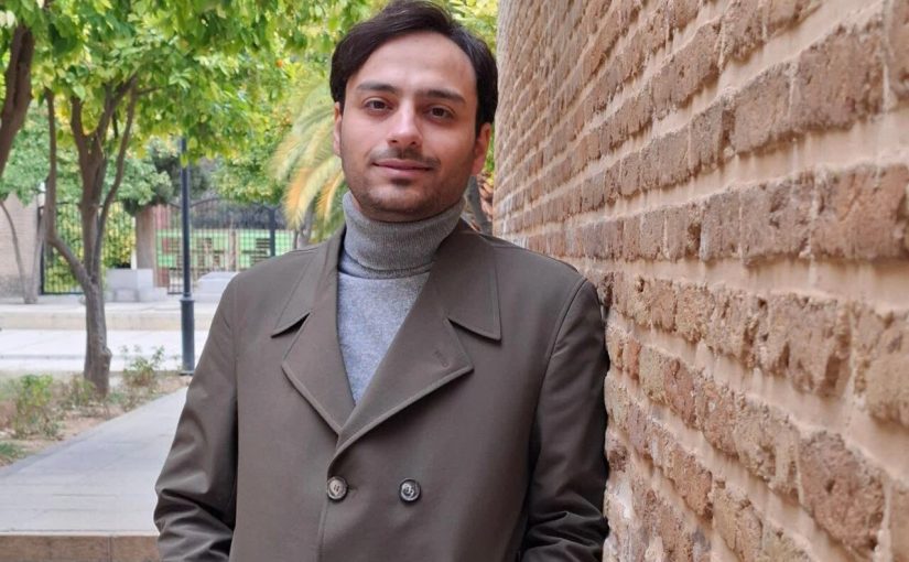 شاعر نباید برای دیده‌شدن از ترفندهای شاخ‌های مجازی استفاده کند